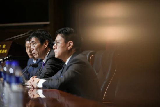 如果罗马不需要通过出售球员换取资金，那么也许沃尔帕托、米索利等球员现在还留在队中。